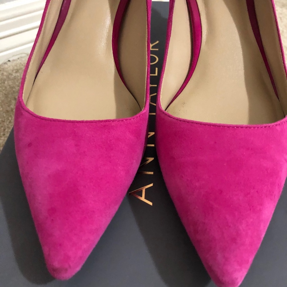 GUC Ann Taylor beautiful pink suede kitten heels